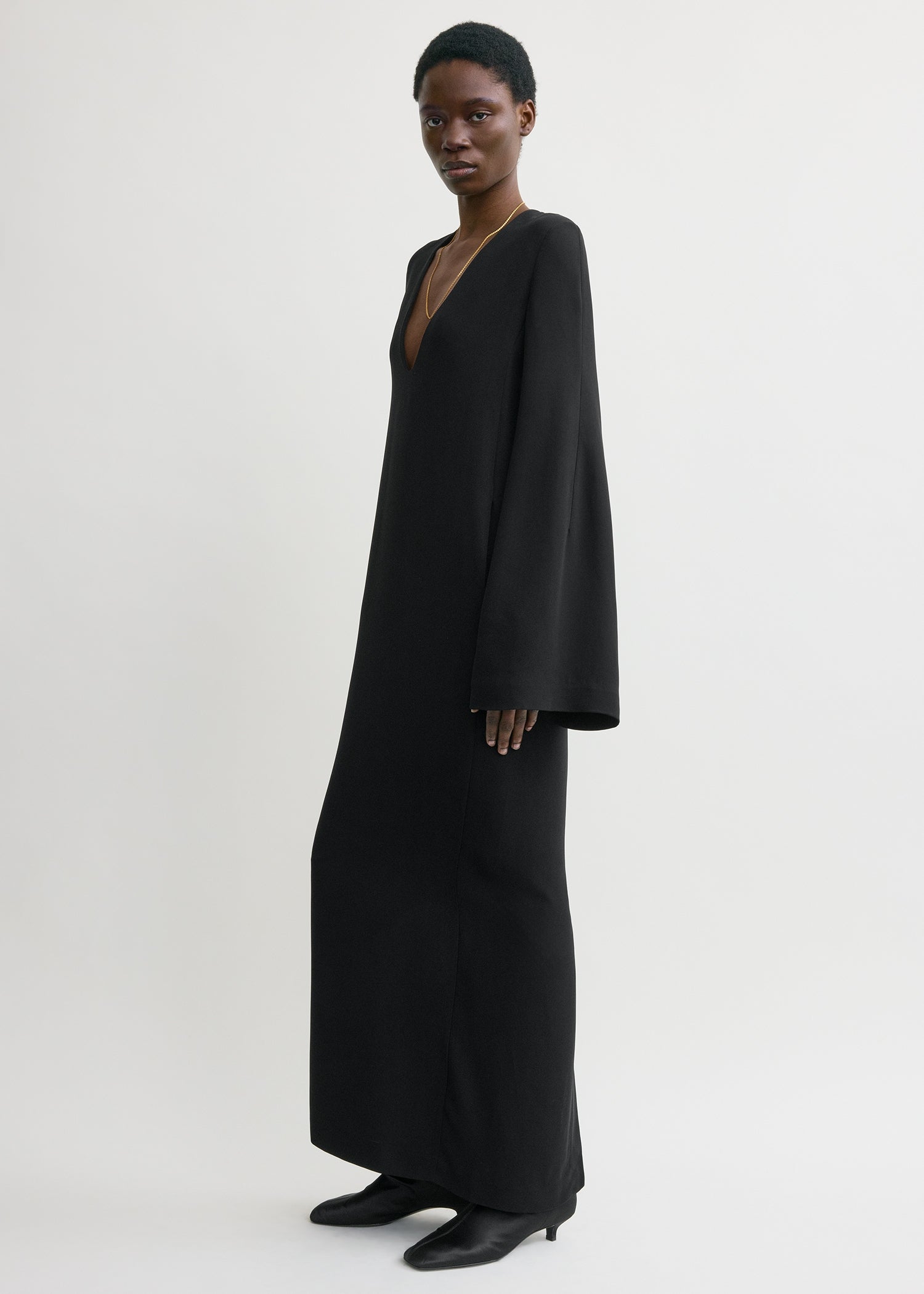 Bell-sleeve dress black – TOTEME