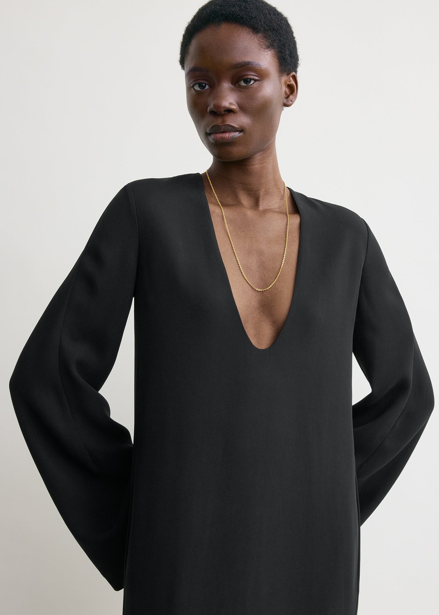 Bell-sleeve dress black