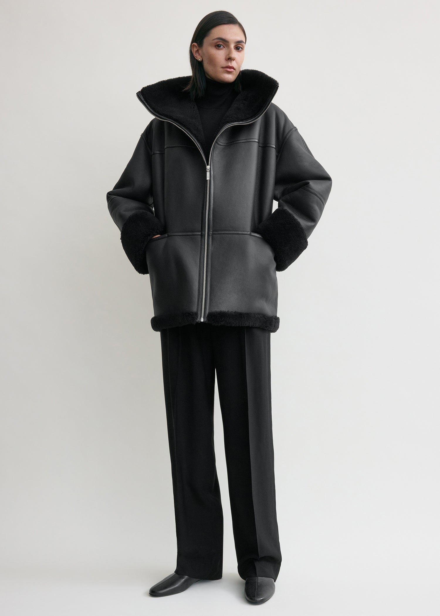 Signature shearling jacket black – TOTEME