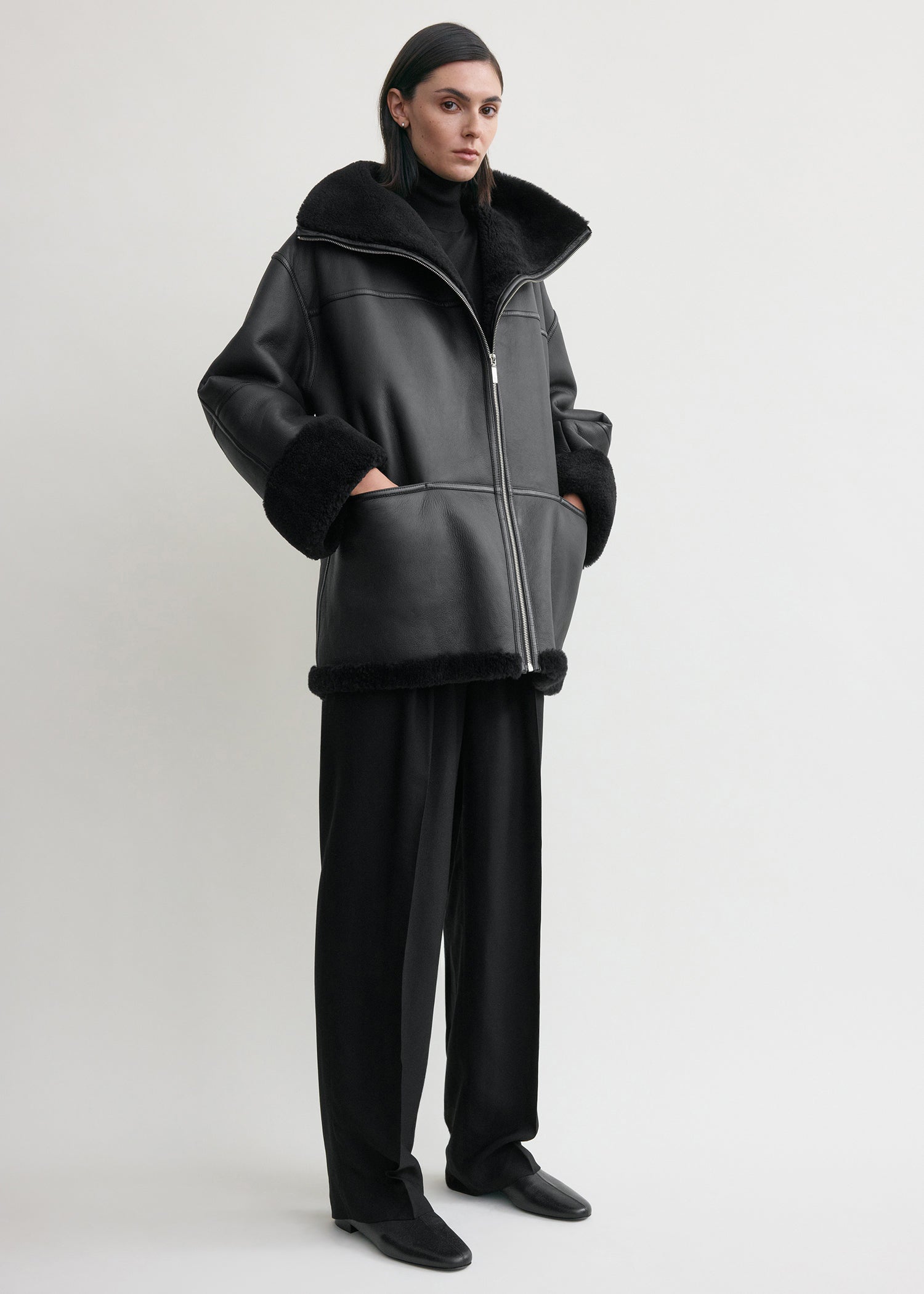 Signature shearling jacket black – TOTEME