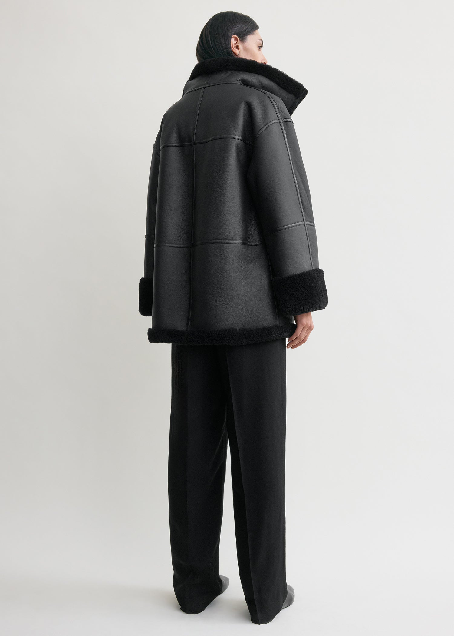 Signature shearling jacket black – TOTEME