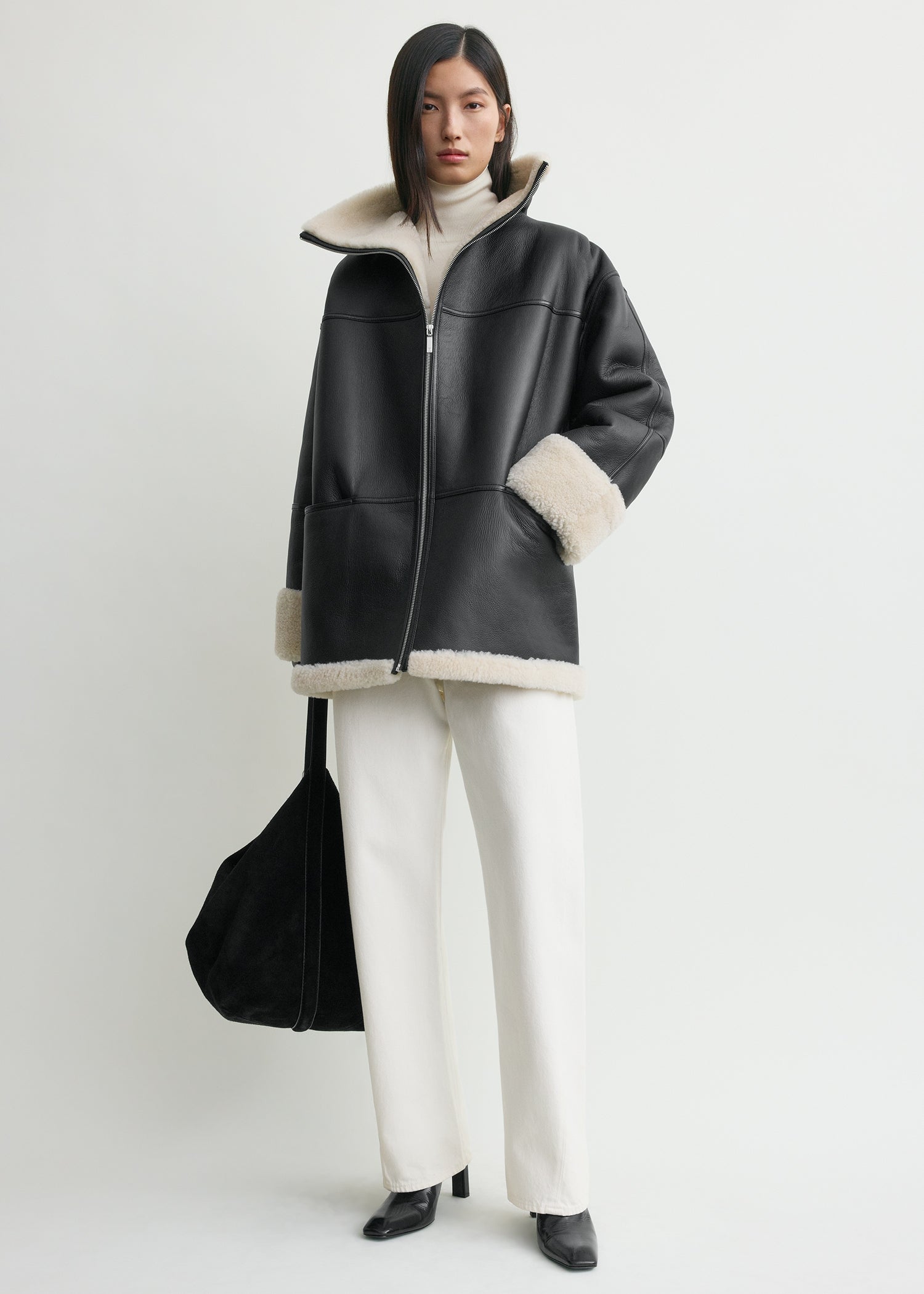 Signature shearling jacket black/off-white – TOTEME