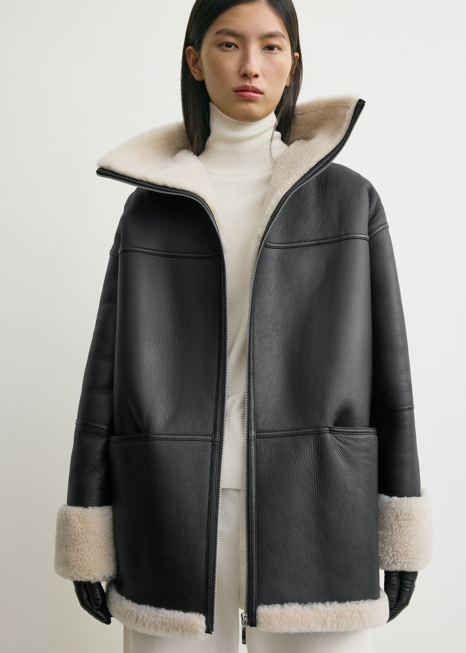 【TOTEME/トーテム】 Signature Shearling Jacket TOTEME/トーテム】SIGNATURE SHEARLING JACKET COAT（ムートンコート