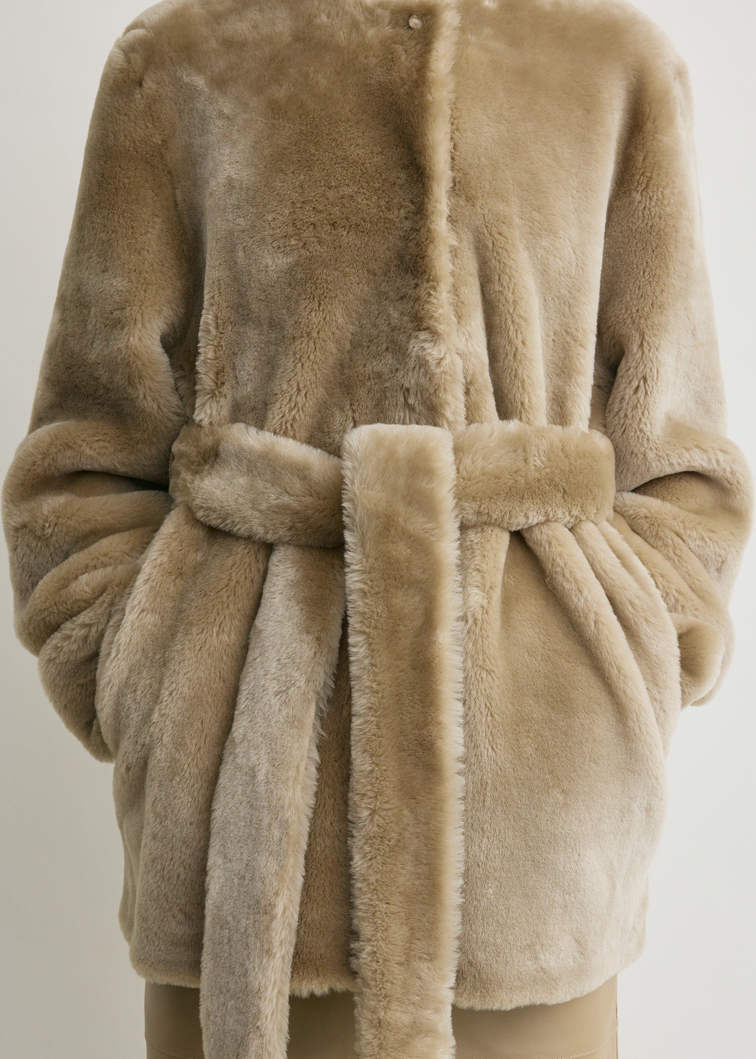 Plush shearling jacket rye – TOTEME