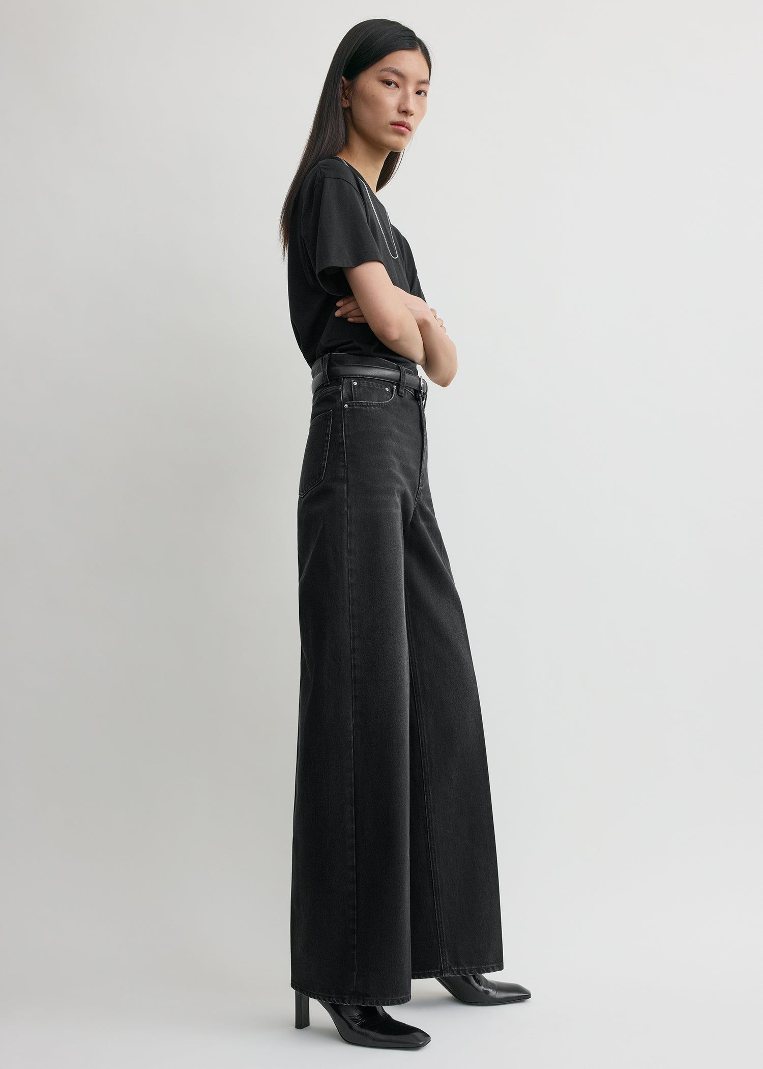 Wide leg denim faded black – TOTEME