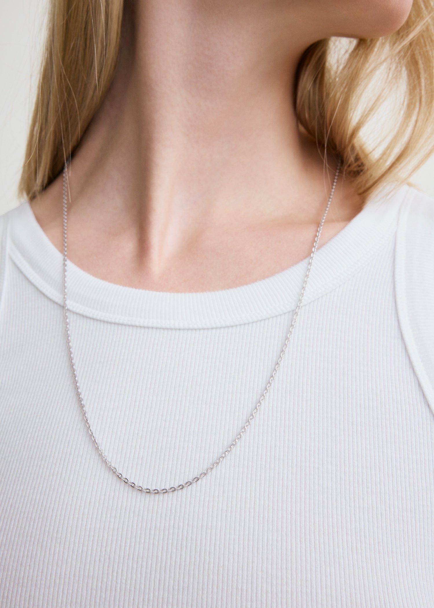 Curved rib tank white