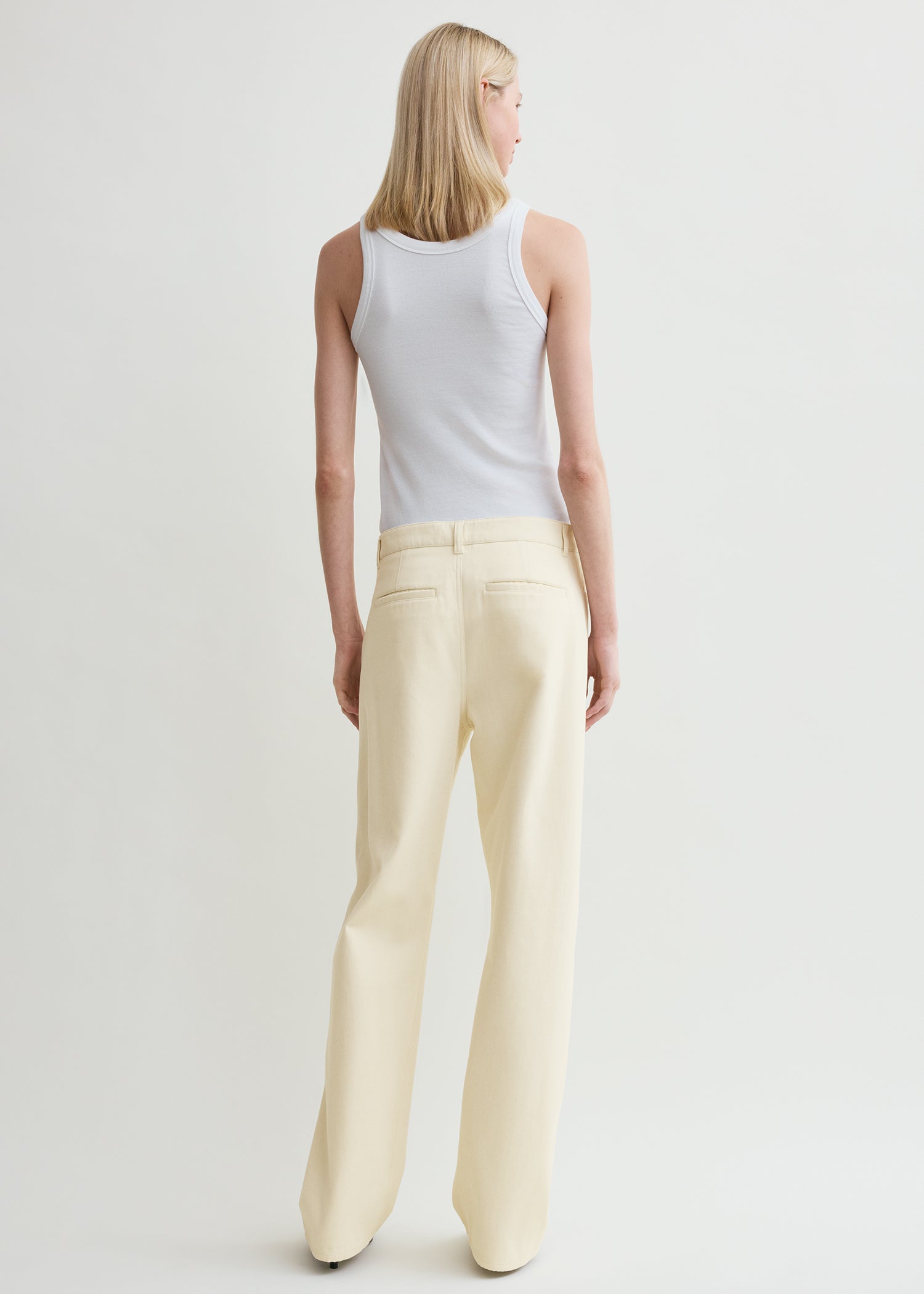 Curved rib tank white