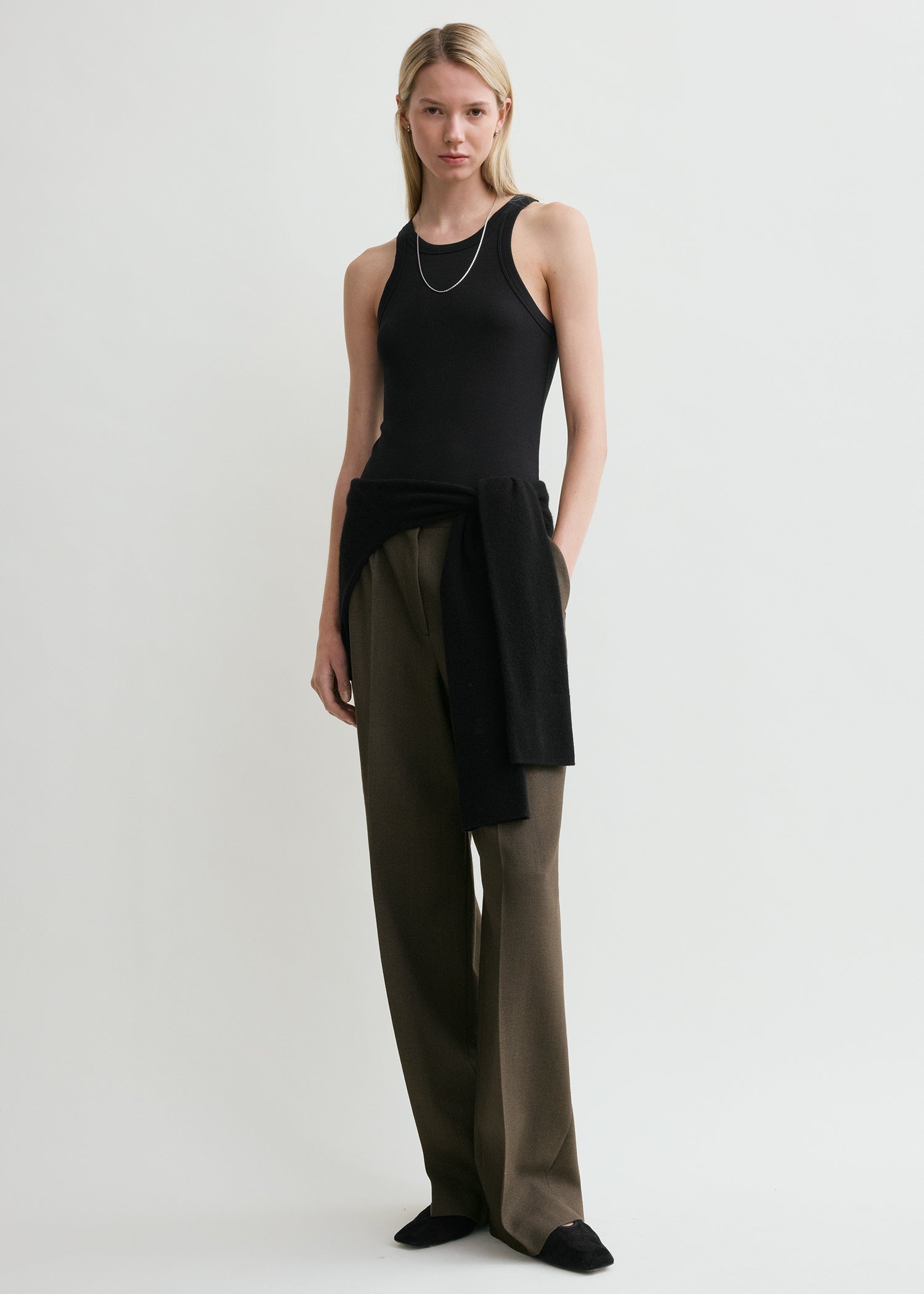 Curved rib tank black – TOTEME