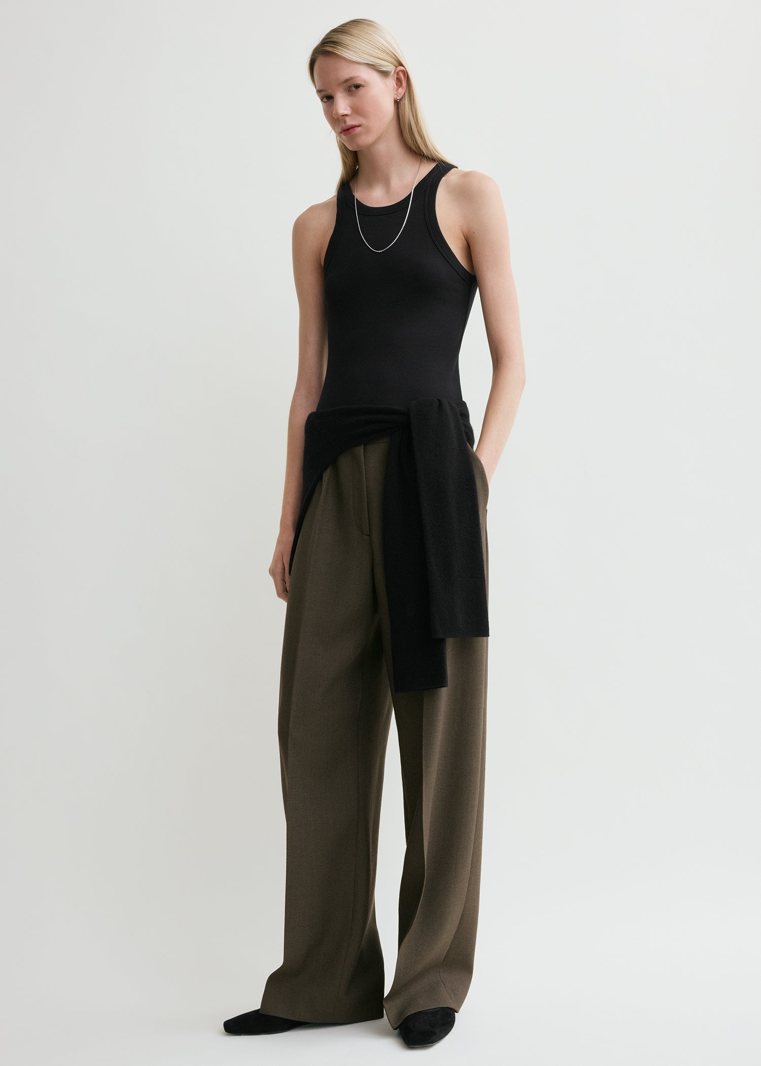 Curved rib tank black