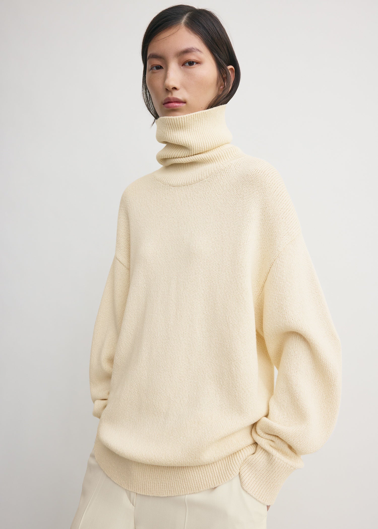 Longline turtleneck ecru – TOTEME