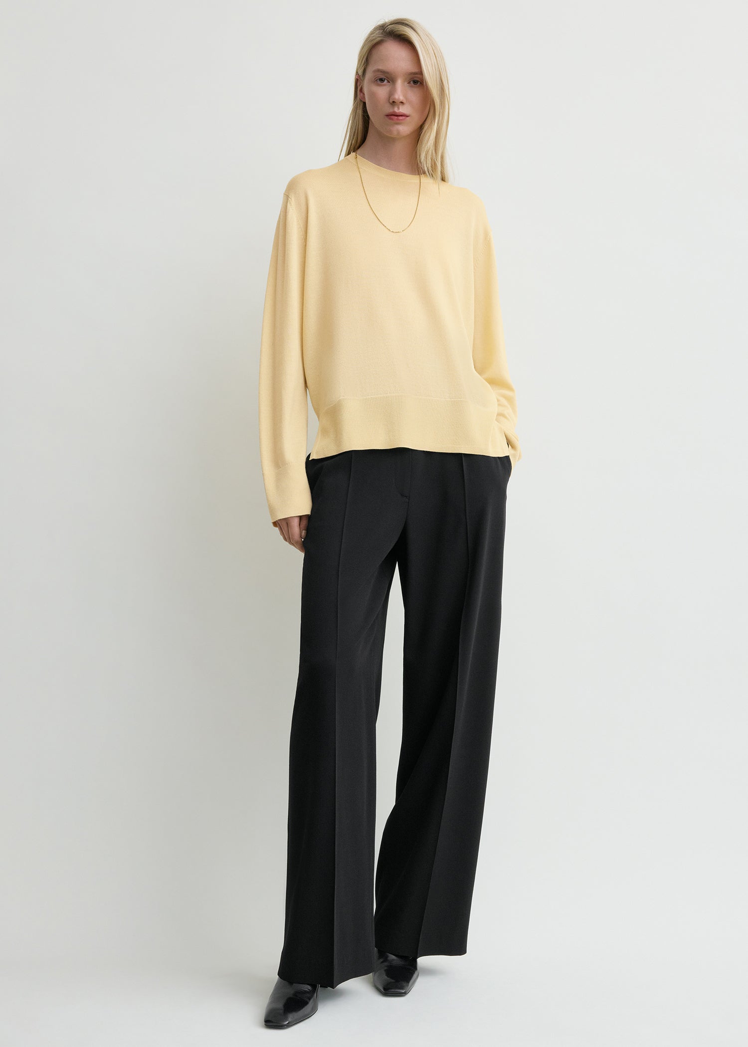 Crew-neck wool silk knit champagne