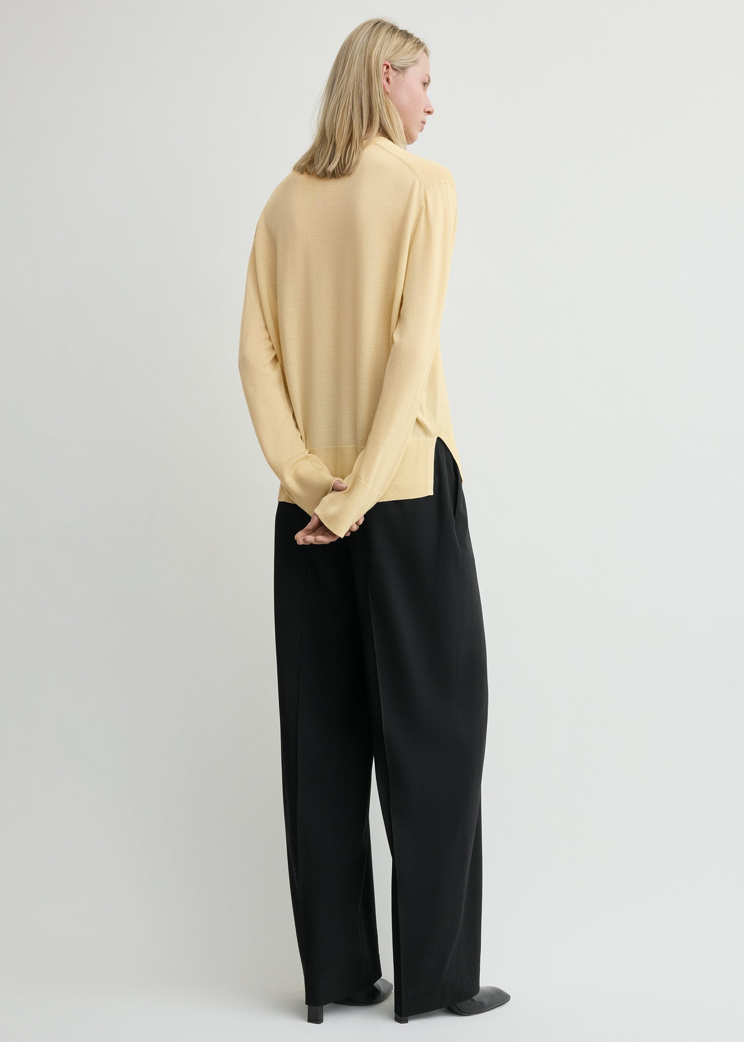 Crew-neck wool silk knit champagne