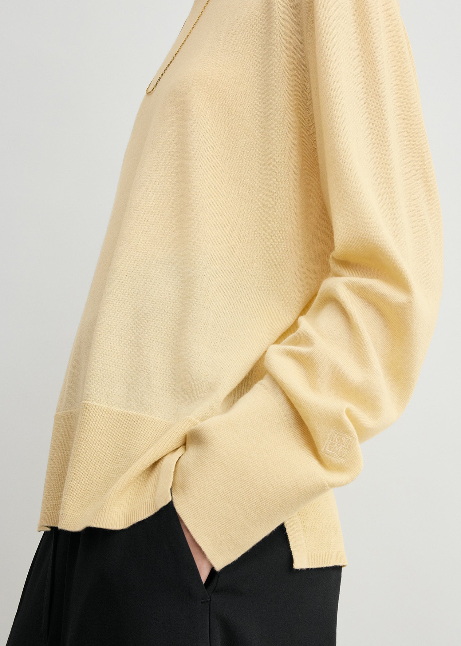 Crew-neck wool silk knit champagne