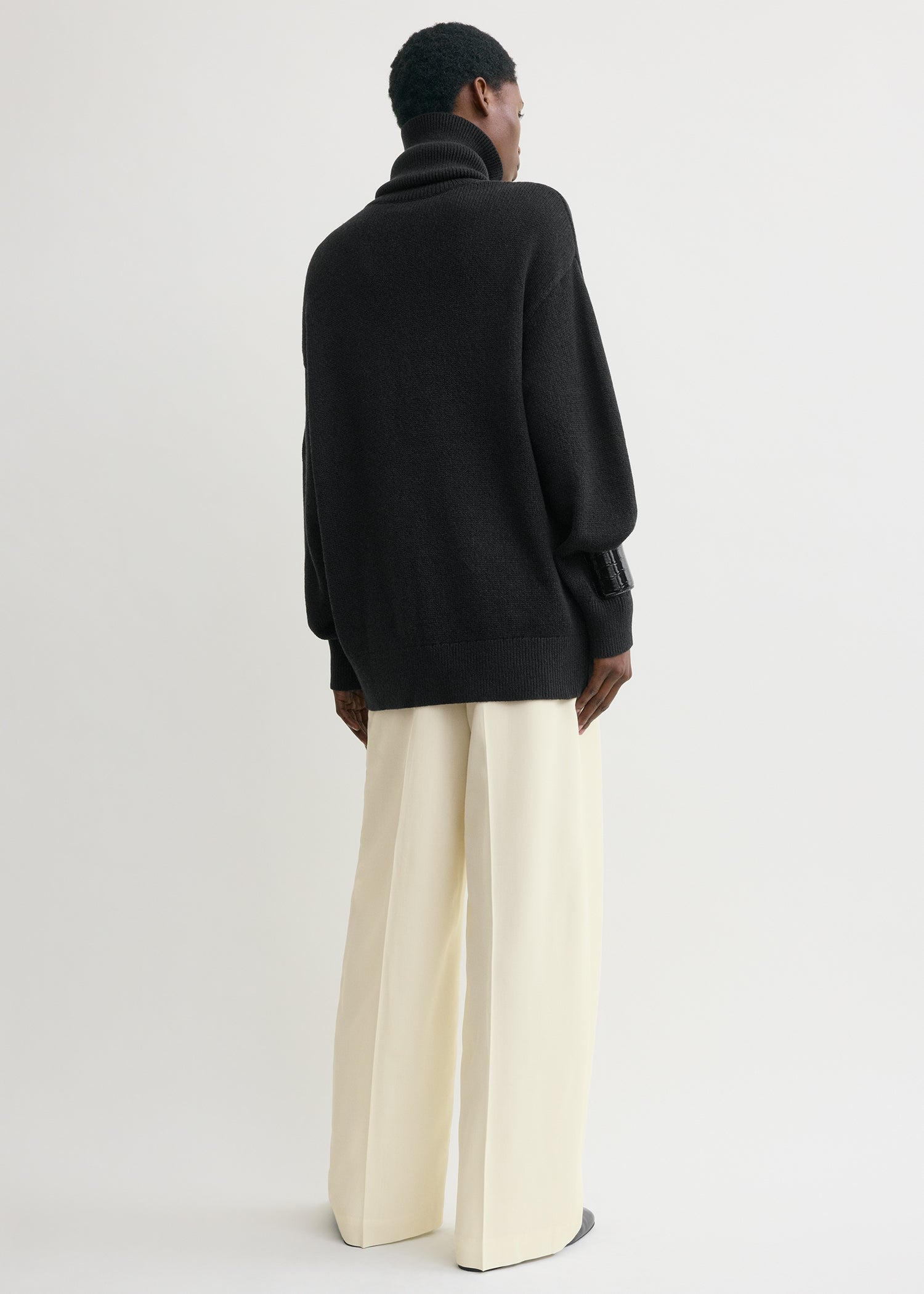 Longline turtleneck black