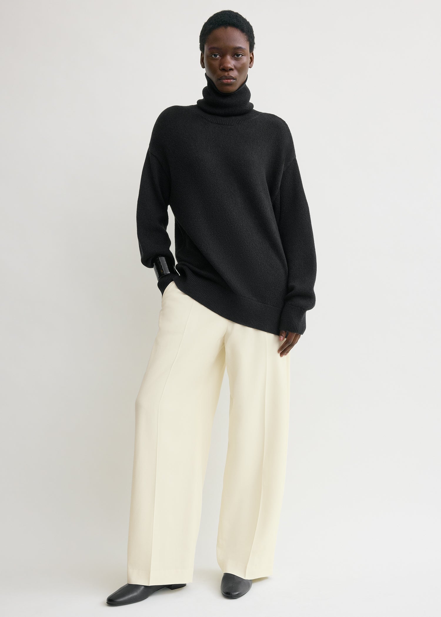 Longline turtleneck black