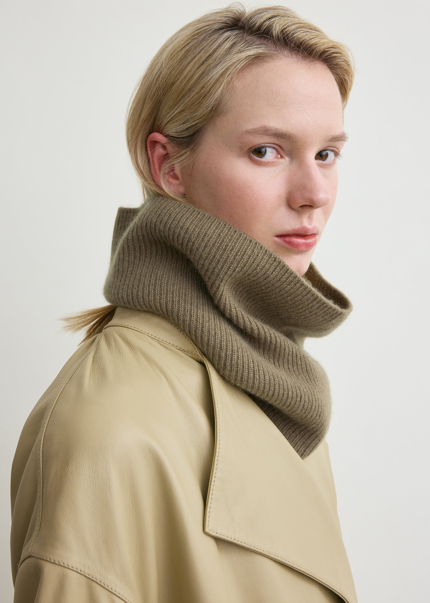 Cashmere neck warmer hazel