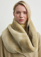 Plush shearling muff rye