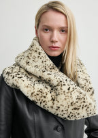 Stracciatella shearling muff black/white