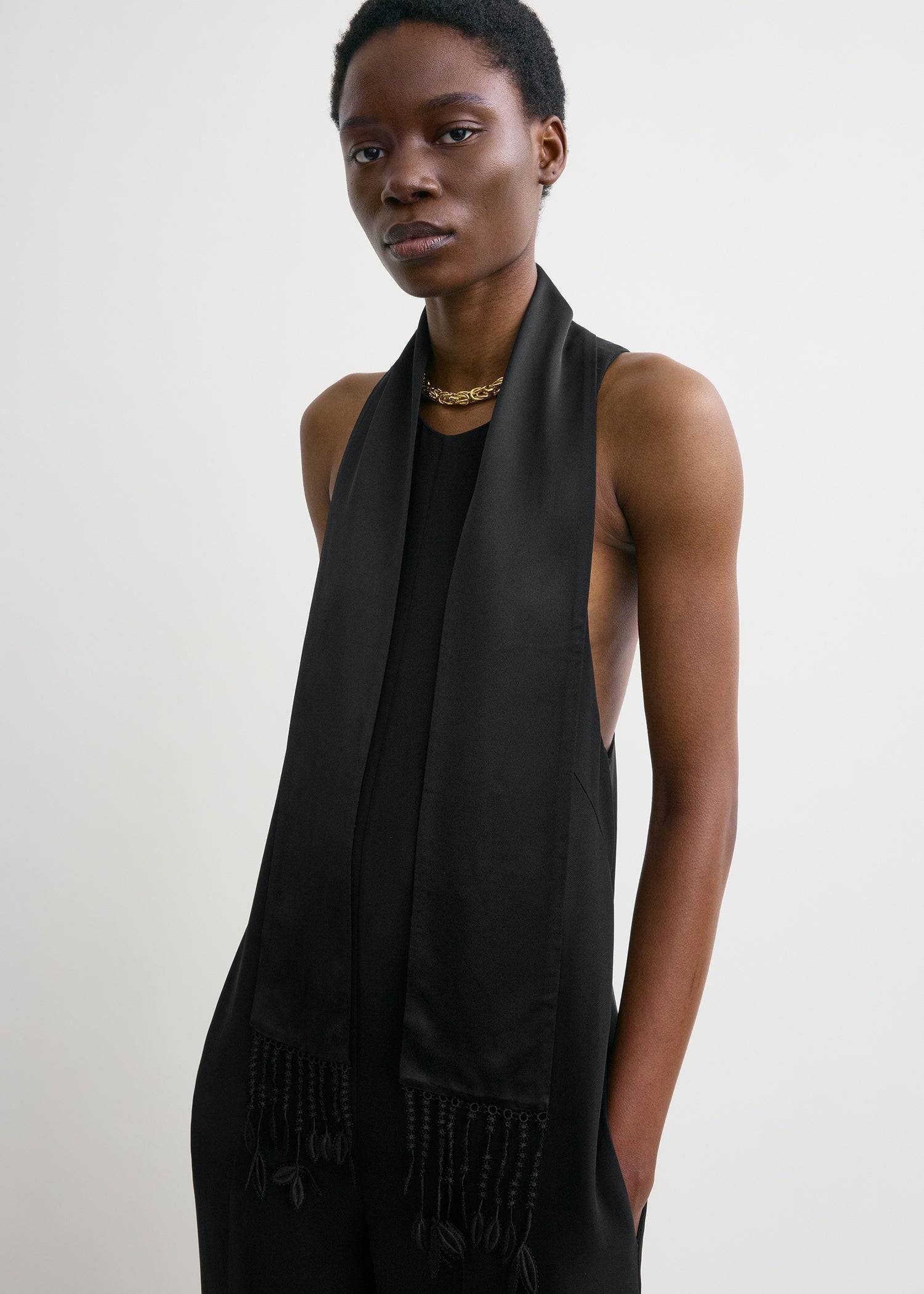 Guipure lace tuxedo scarf black