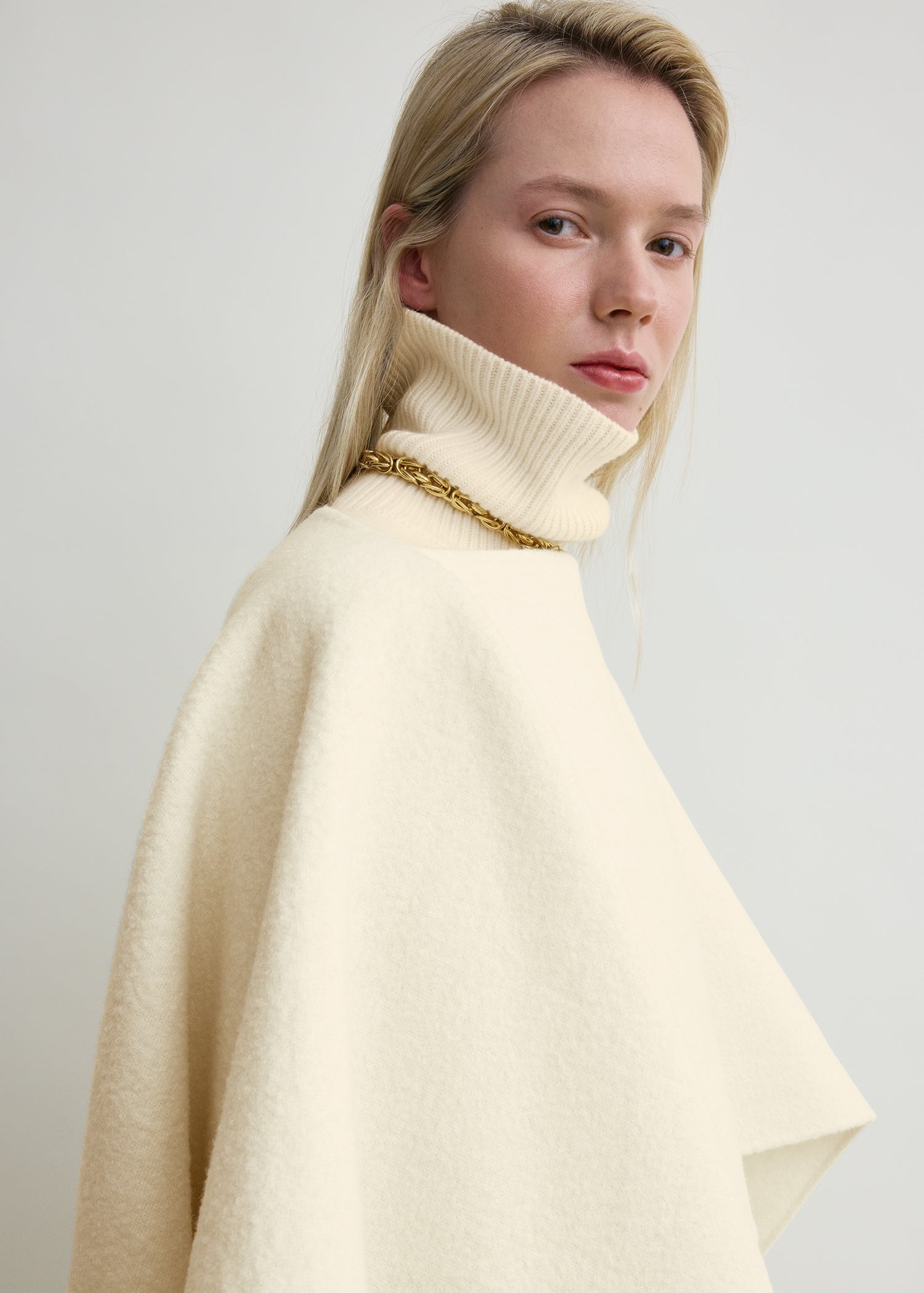 Fringed poncho winter white
