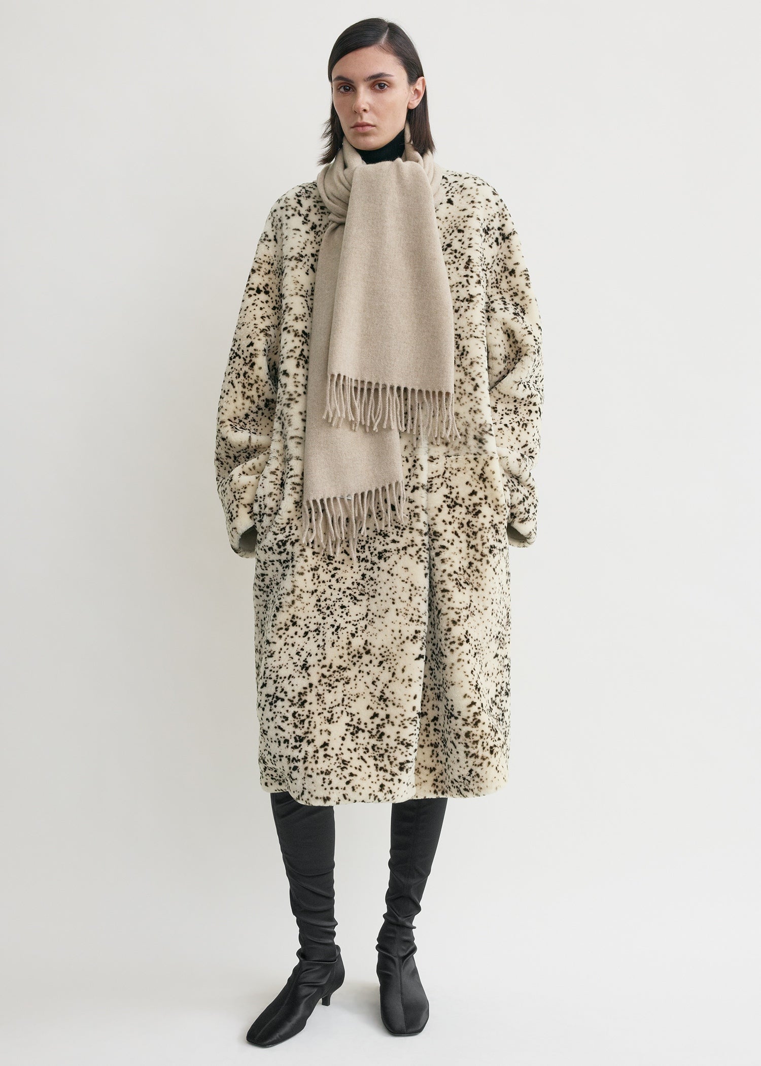 Classic wool scarf light beige mélange