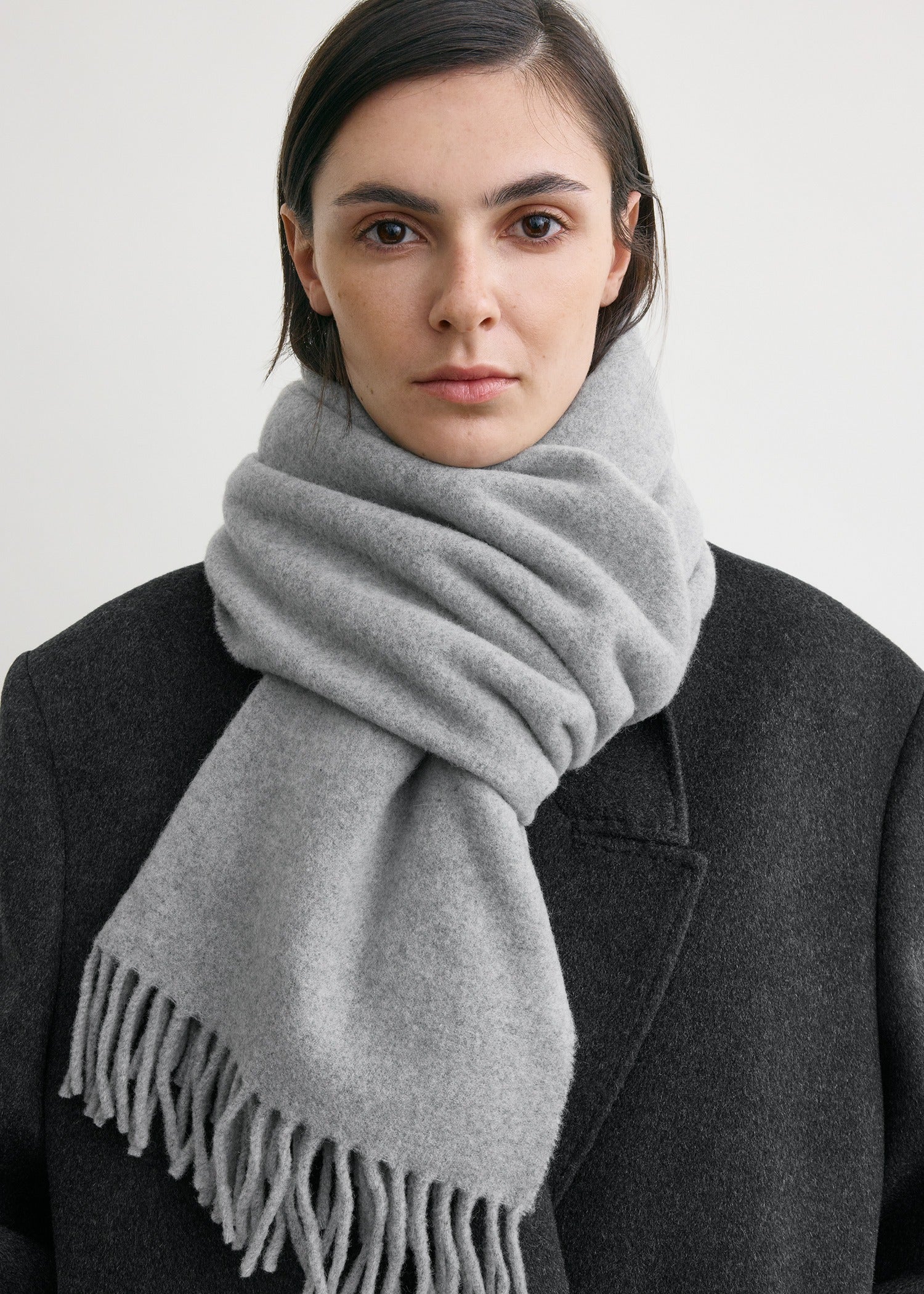Classic wool scarf light grey mélange
