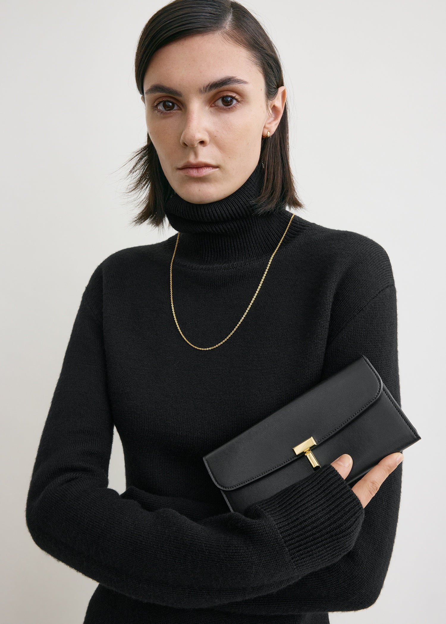 T-Lock leather wallet black – TOTEME