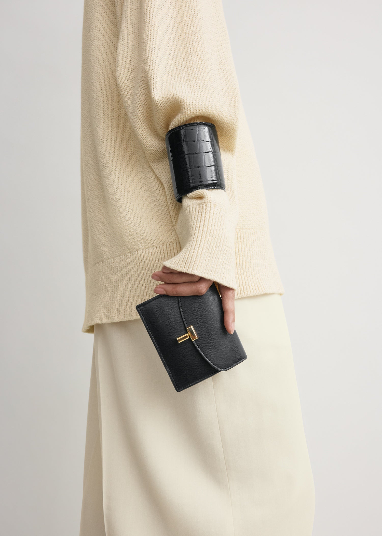 SS25【TOTEME】Compact T-Lock Leather Credit card Holder T-Lock leather cardholder black – TOTEME