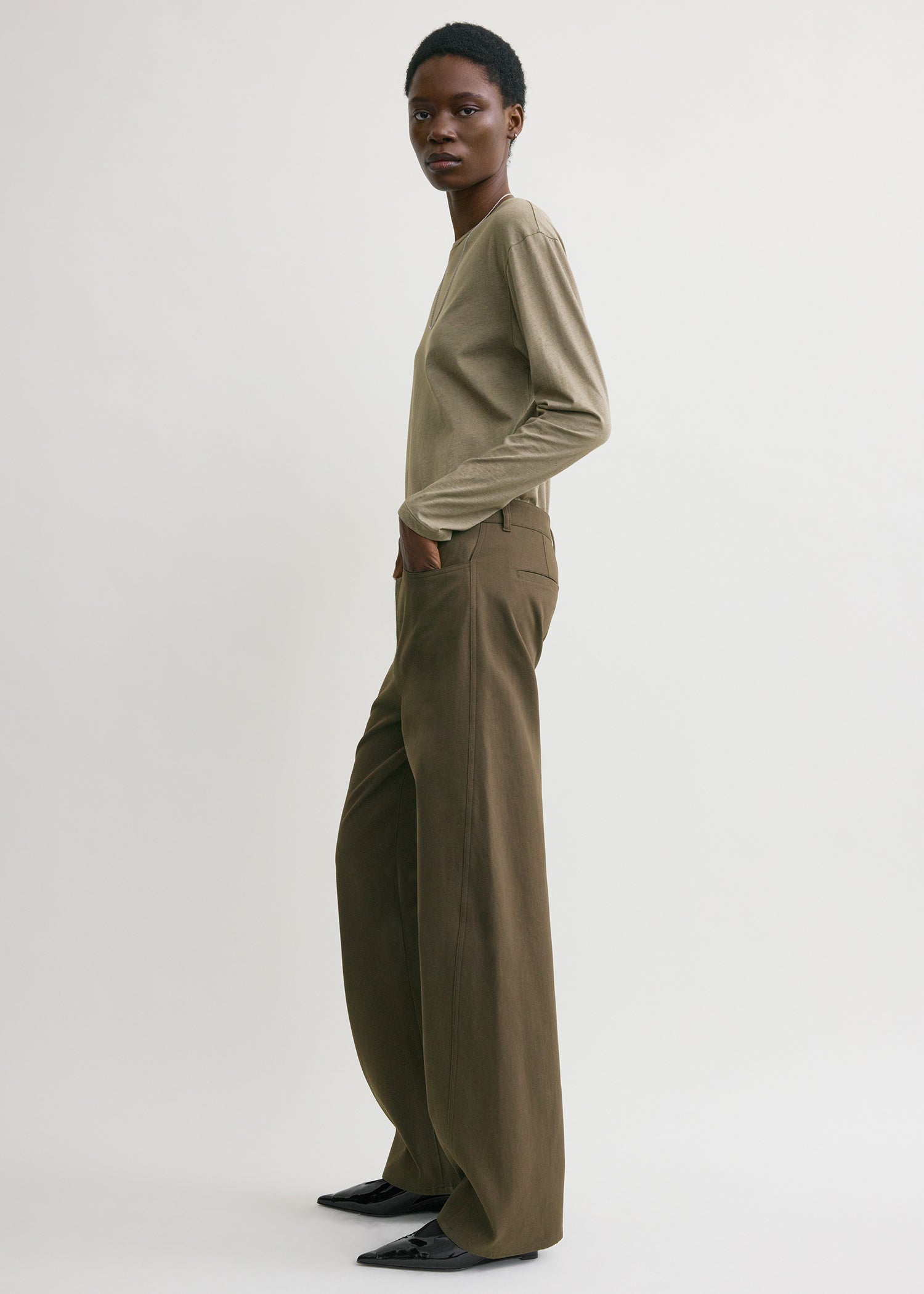 Relaxed twisted trousers pepper