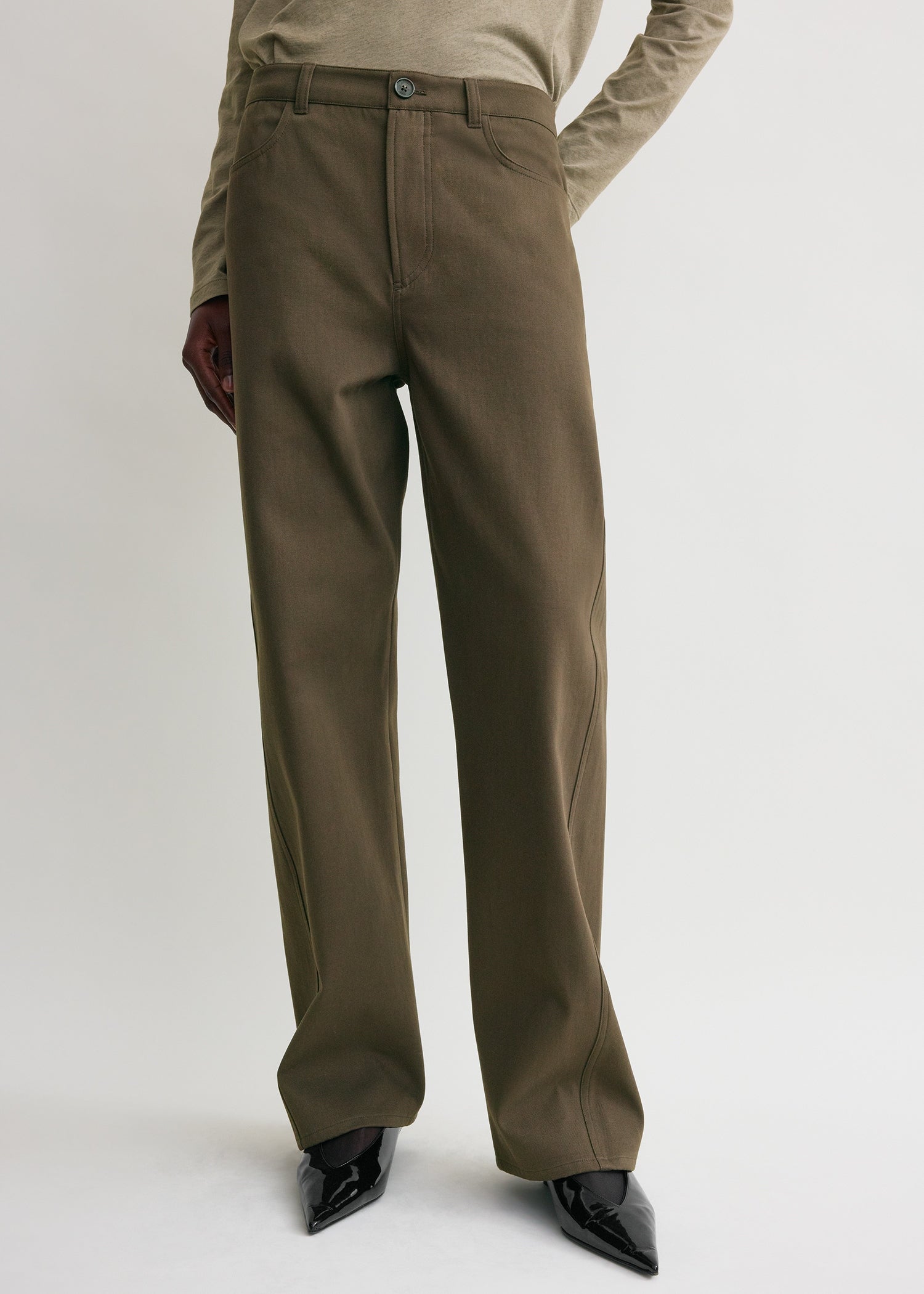 Relaxed twisted trousers pepper