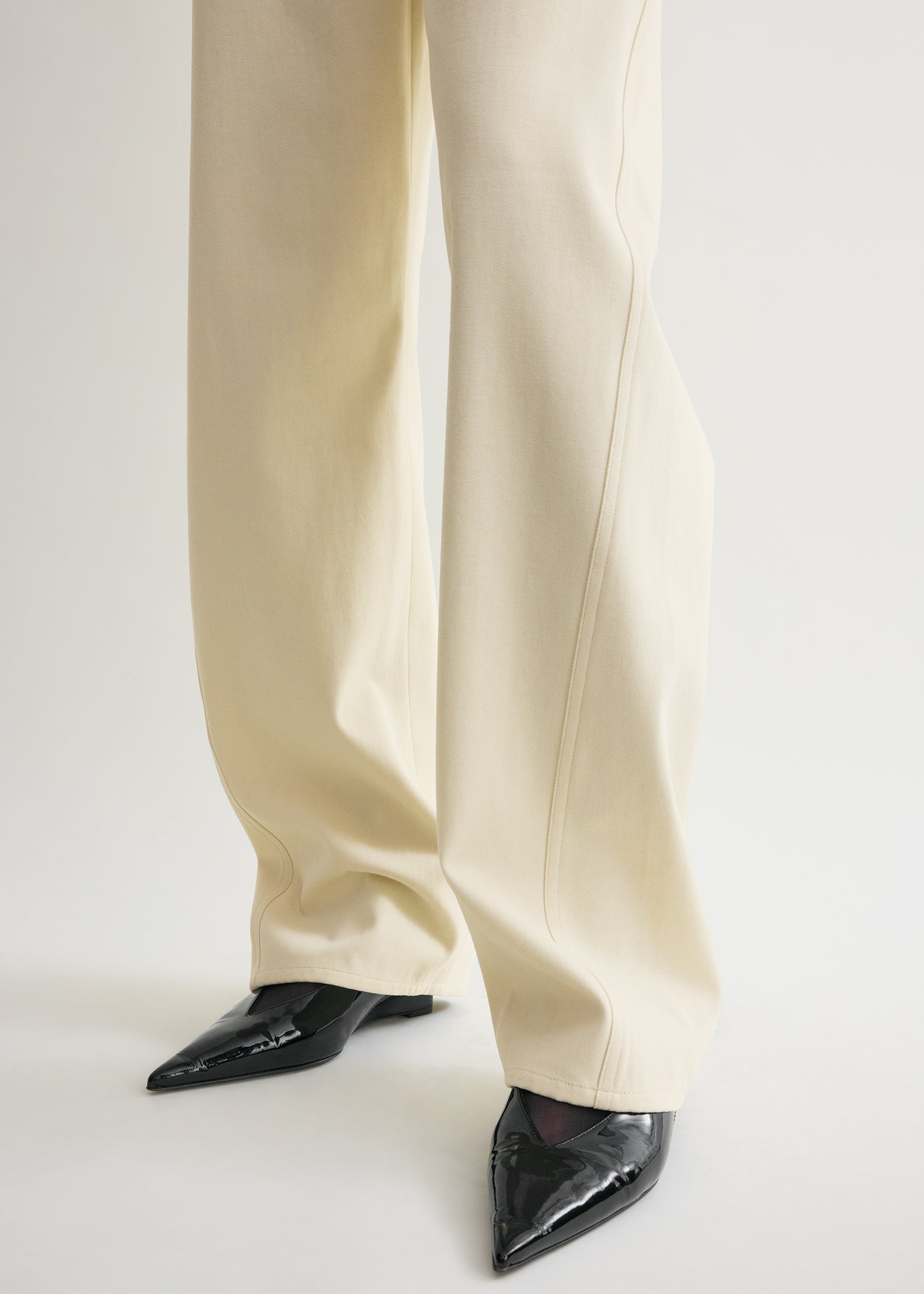 Relaxed twisted trousers sand