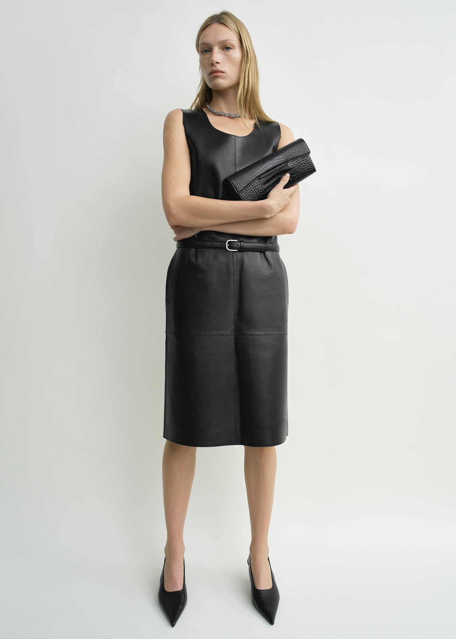 Soft croco-embossed t-clutch black