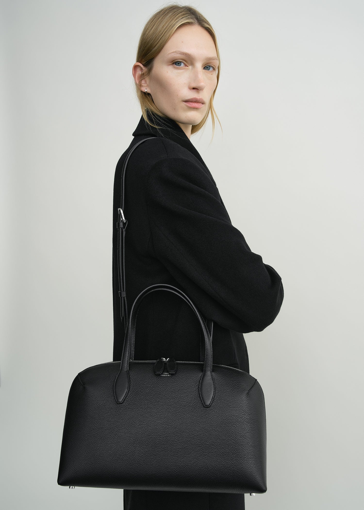 Medium grained-leather day tote black