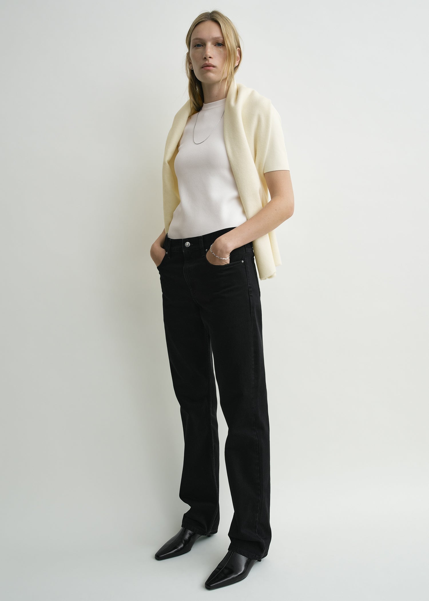 Low straight denim black