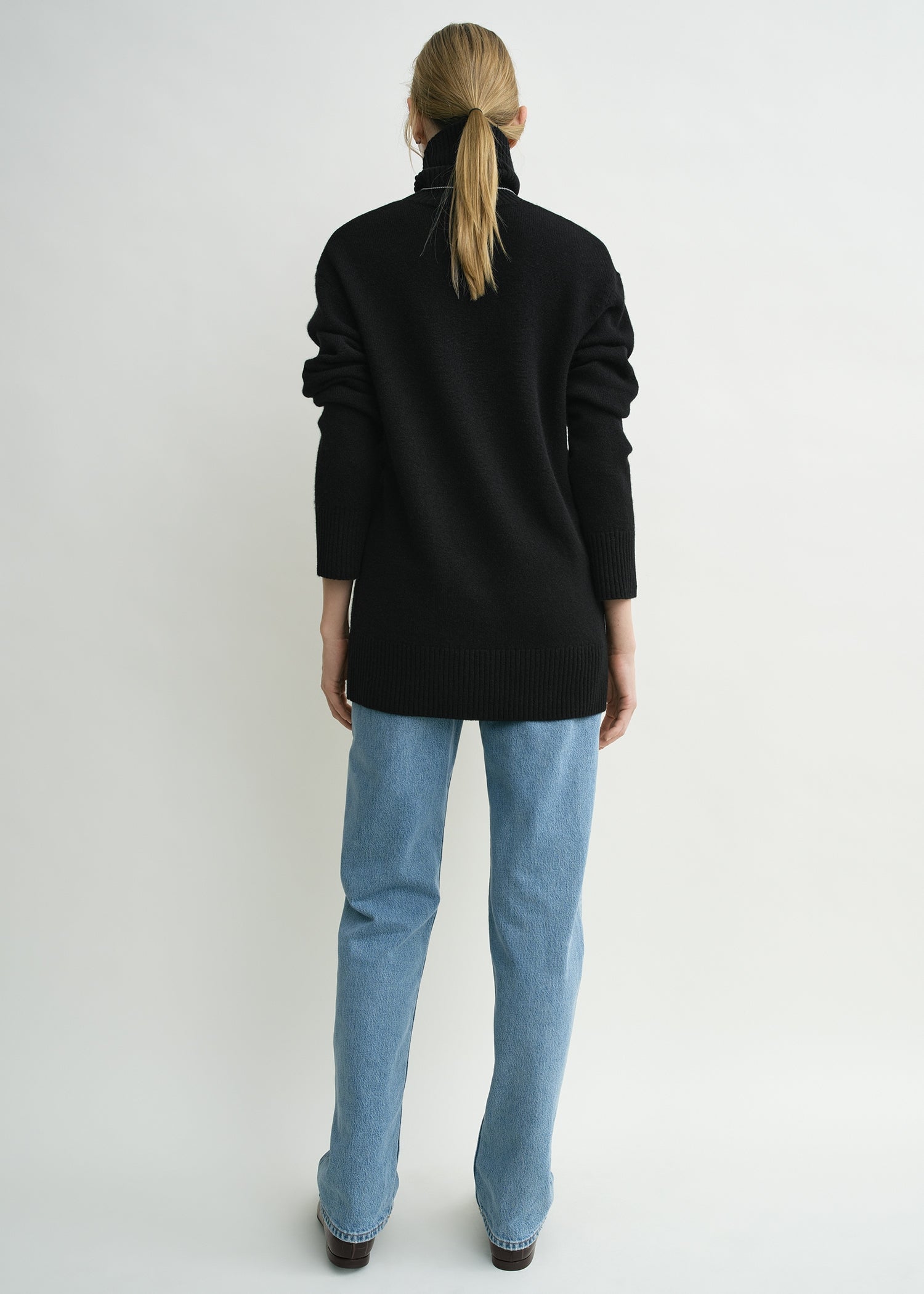 Cashmere turtleneck black – TOTEME Cashmere turtleneck black – TOTEME