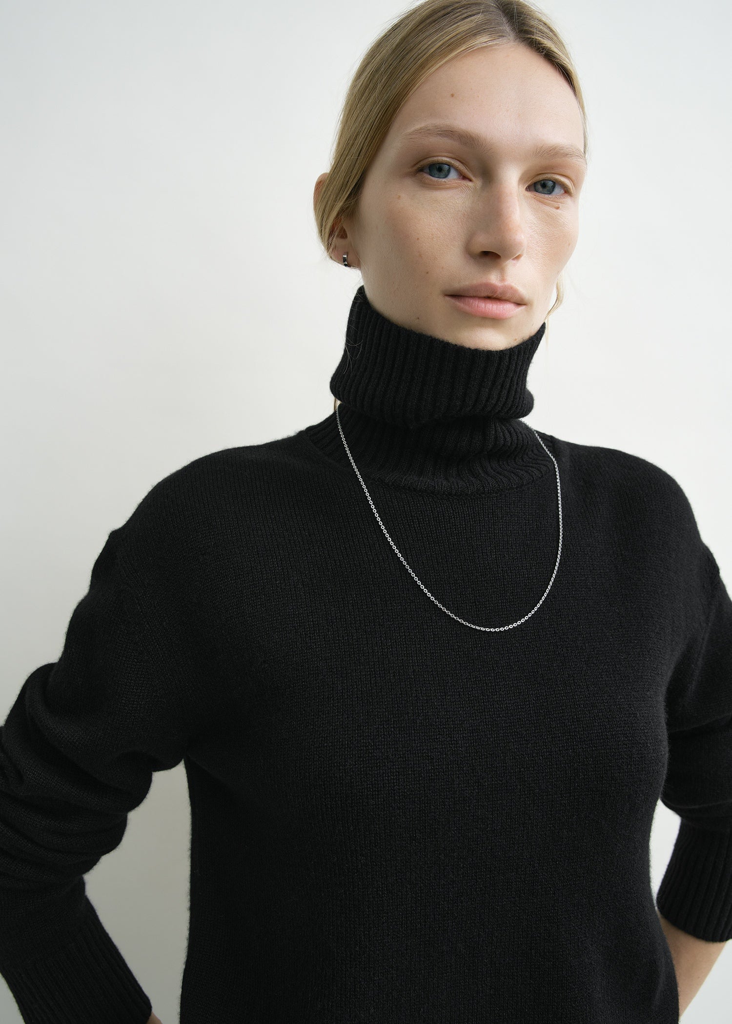 Totême Wool cashmere turtleneck black Cashmere turtleneck black – TOTEME