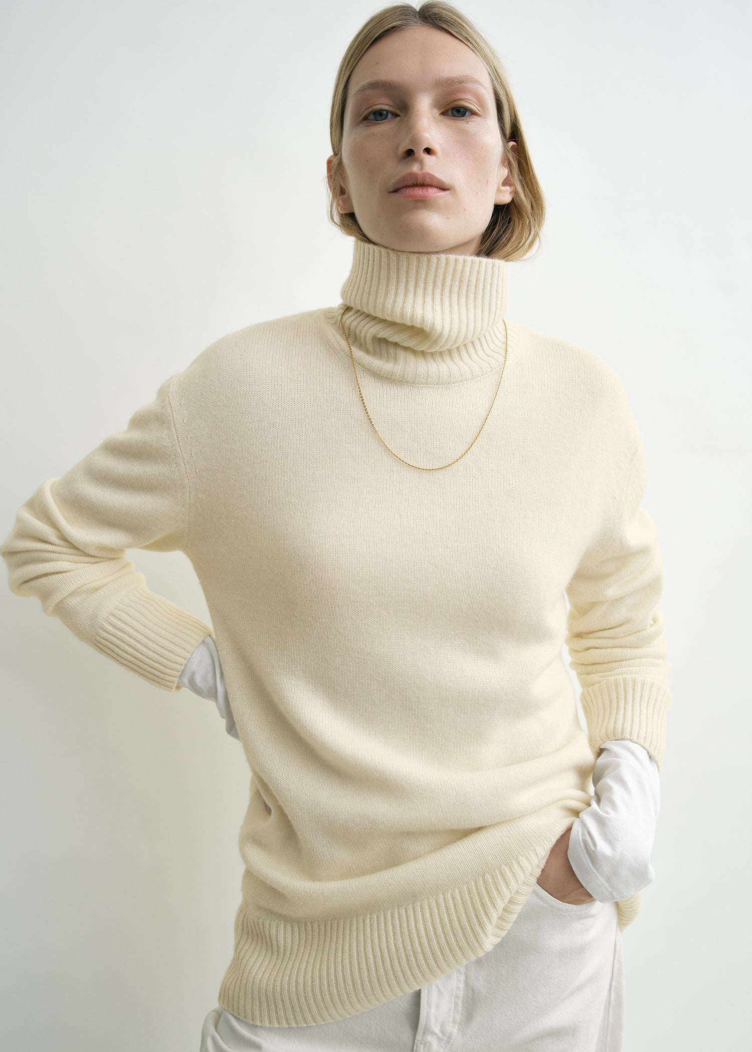 Cashmere turtleneck ecru – TOTEME