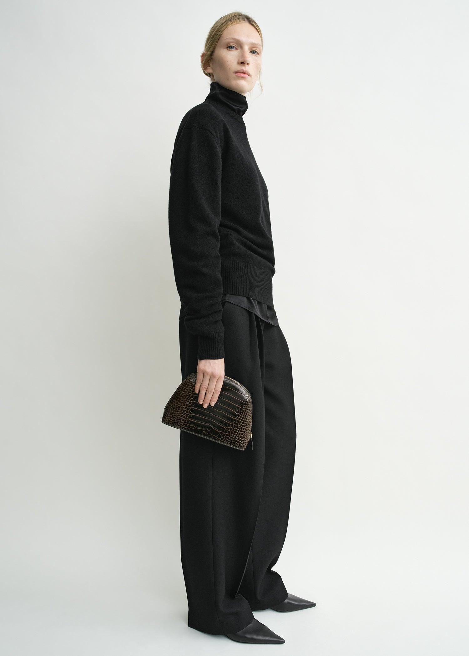 Classic cashmere crew knit black – TOTEME