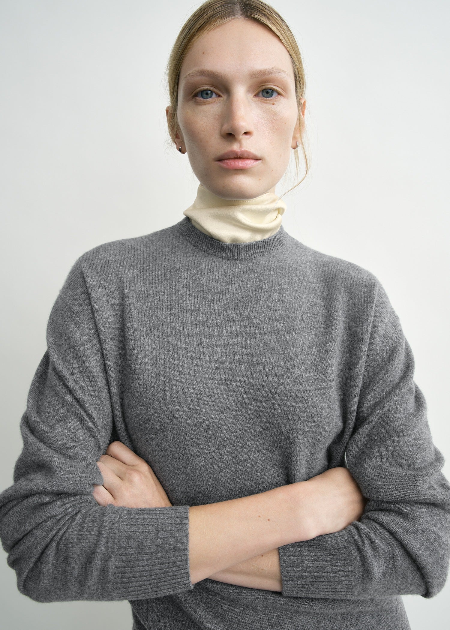 Classic cashmere crew knit mid grey – TOTEME