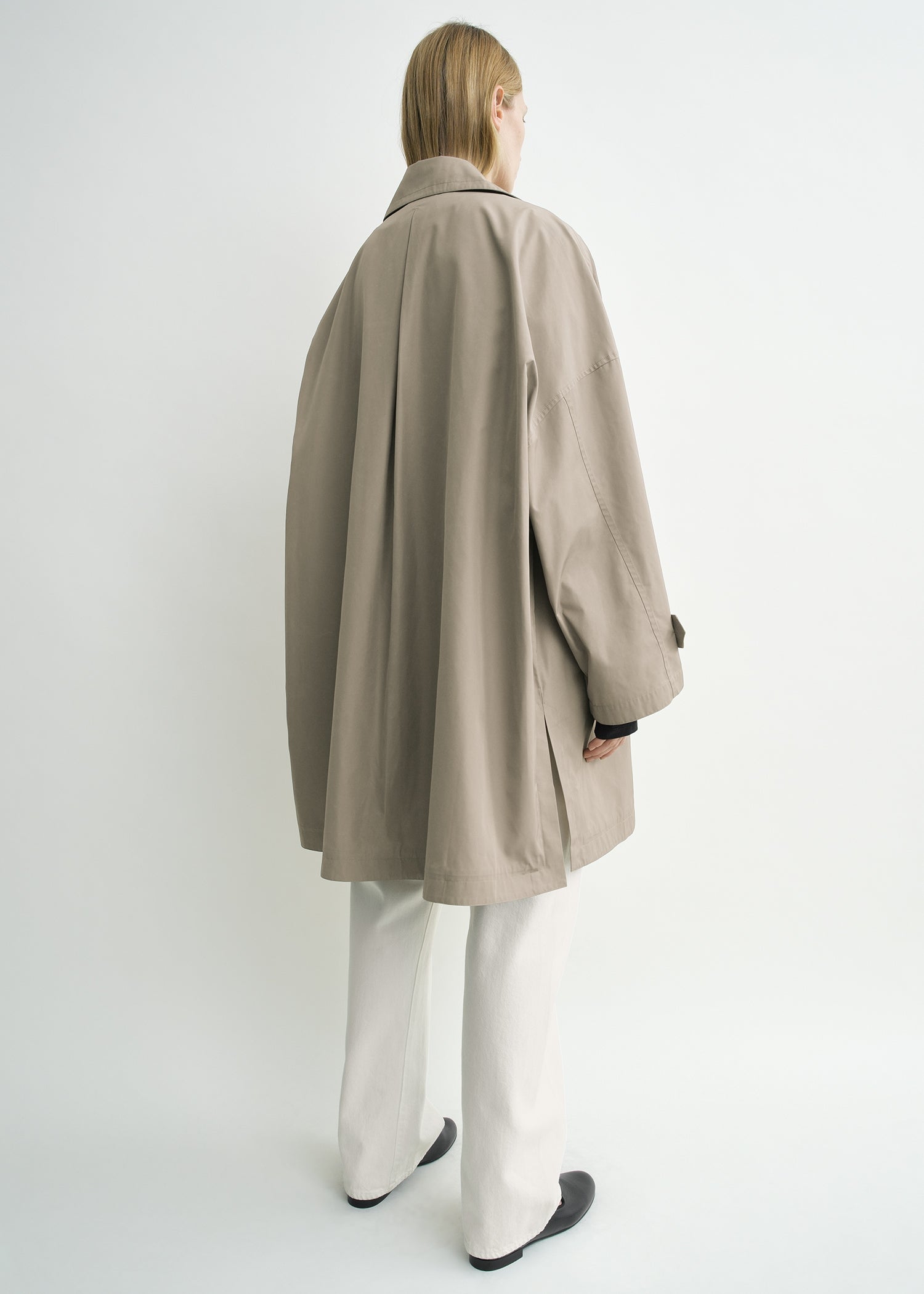 TOTEME Gabardine car coat トレンチコート Car coat taupe – TOTEME