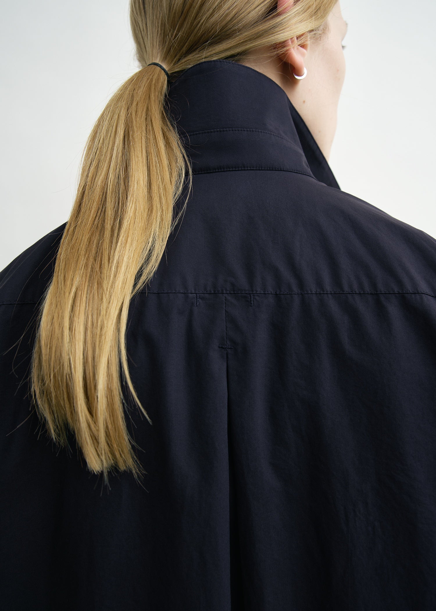 Classic tumbled shirt midnight – TOTEME