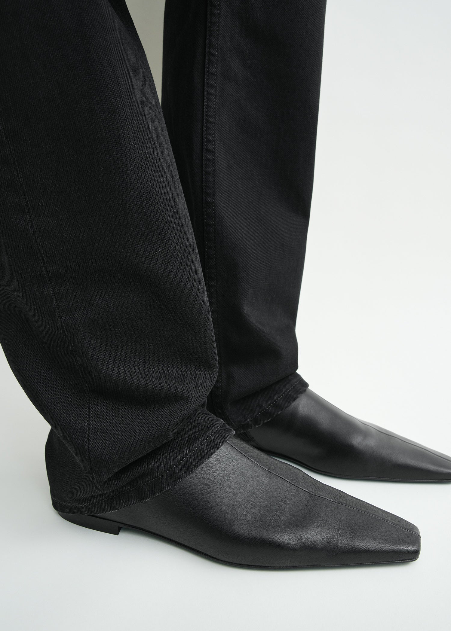 Toteme レザーブーツ Zipped leather chelsea boots black – TOTEME