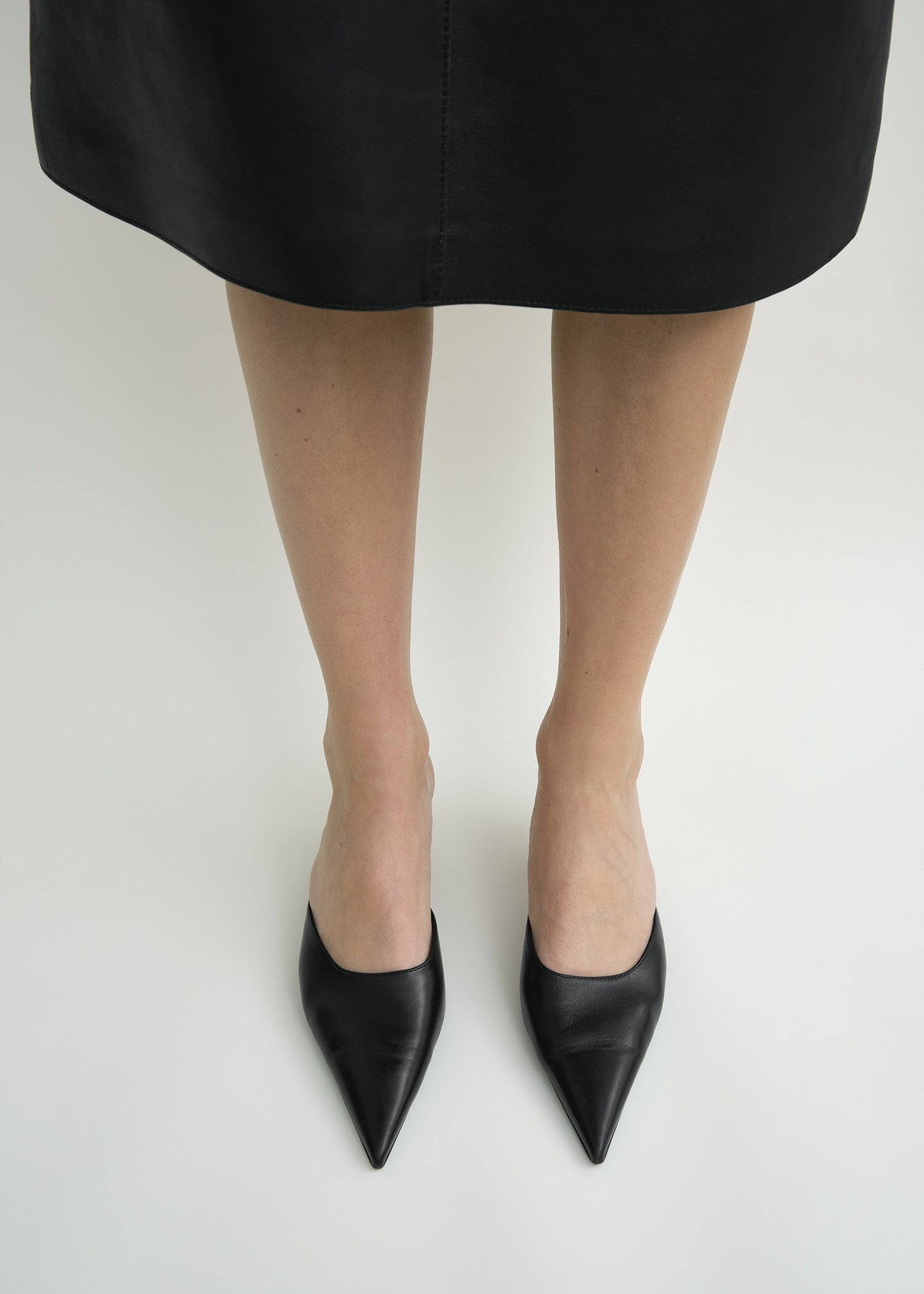 Sharp nappa mules black – TOTEME