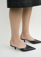 Sharp nappa mules black
