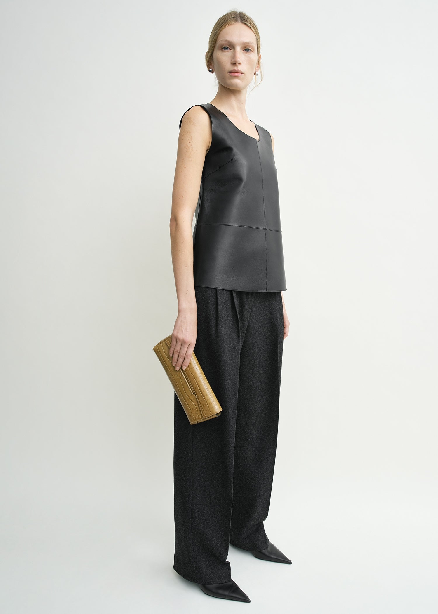 Scoop-neck leather top black