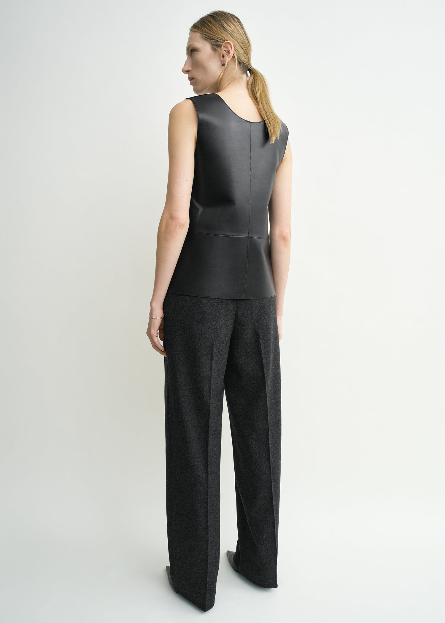 Scoop-neck leather top black