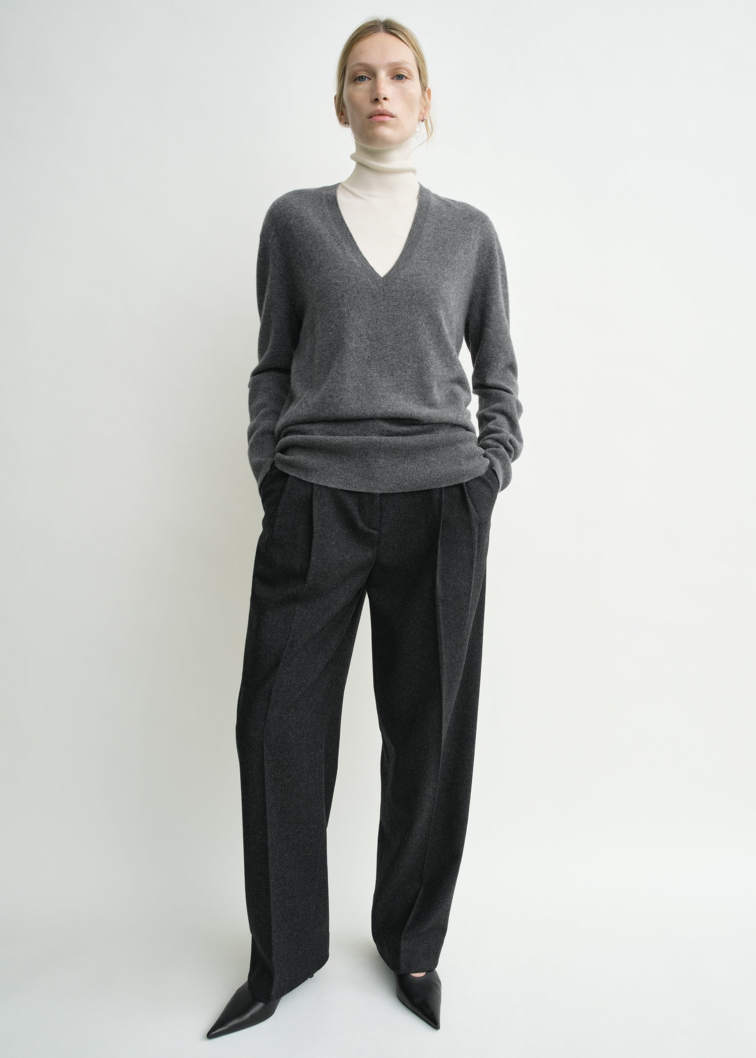 Double-pleat winter trousers charcoal