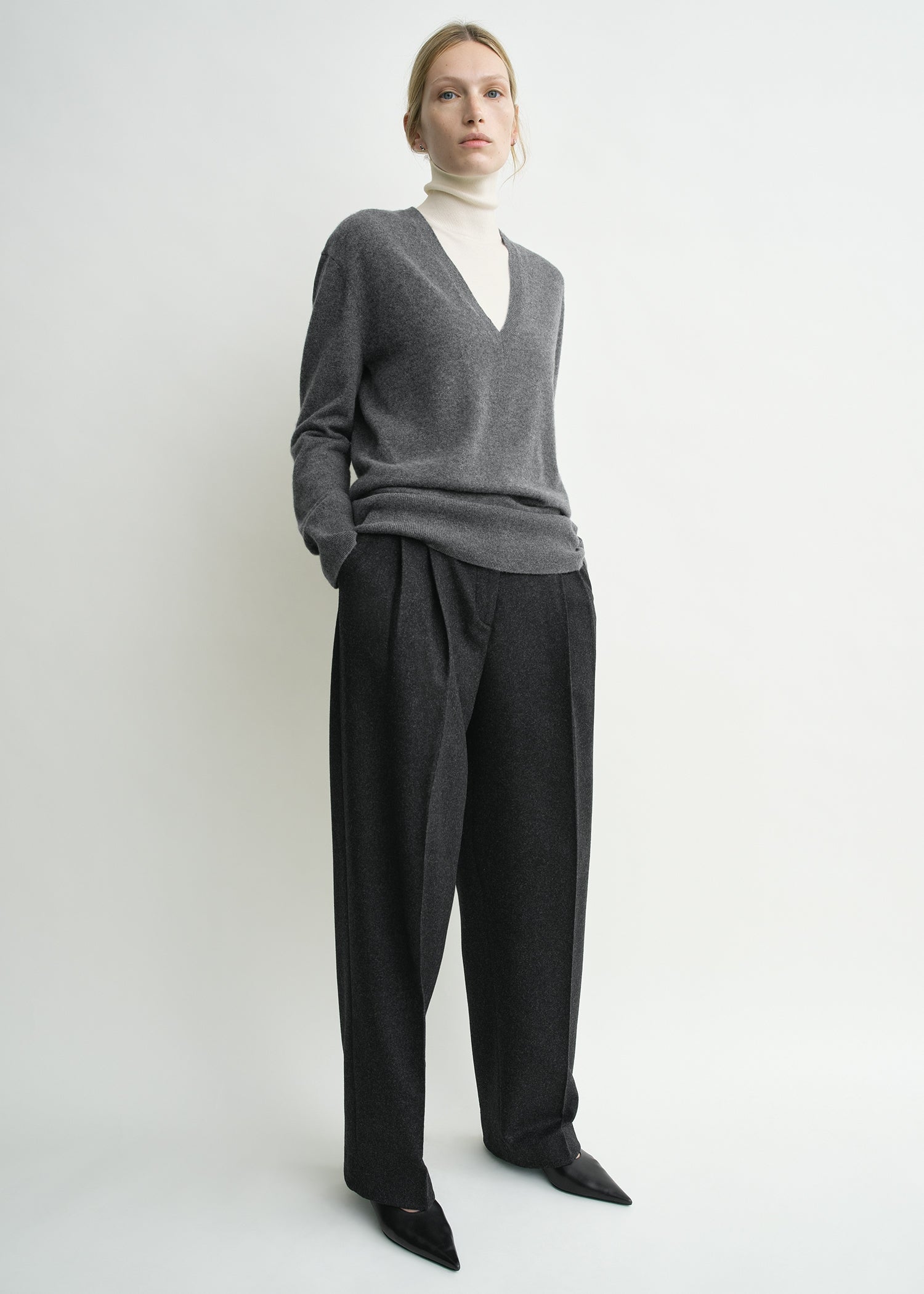 Double-pleat winter trousers charcoal