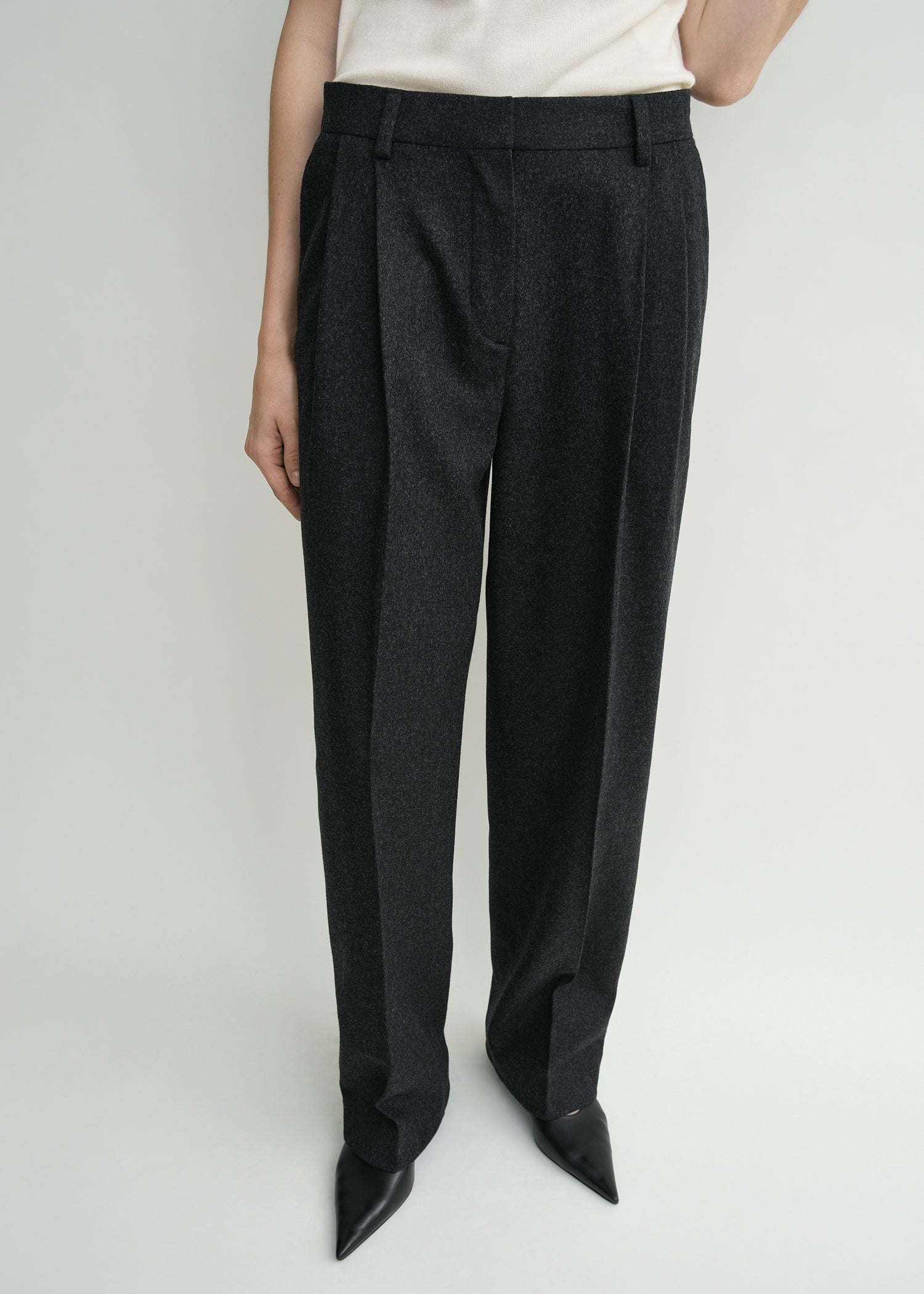 Double-pleat winter trousers charcoal