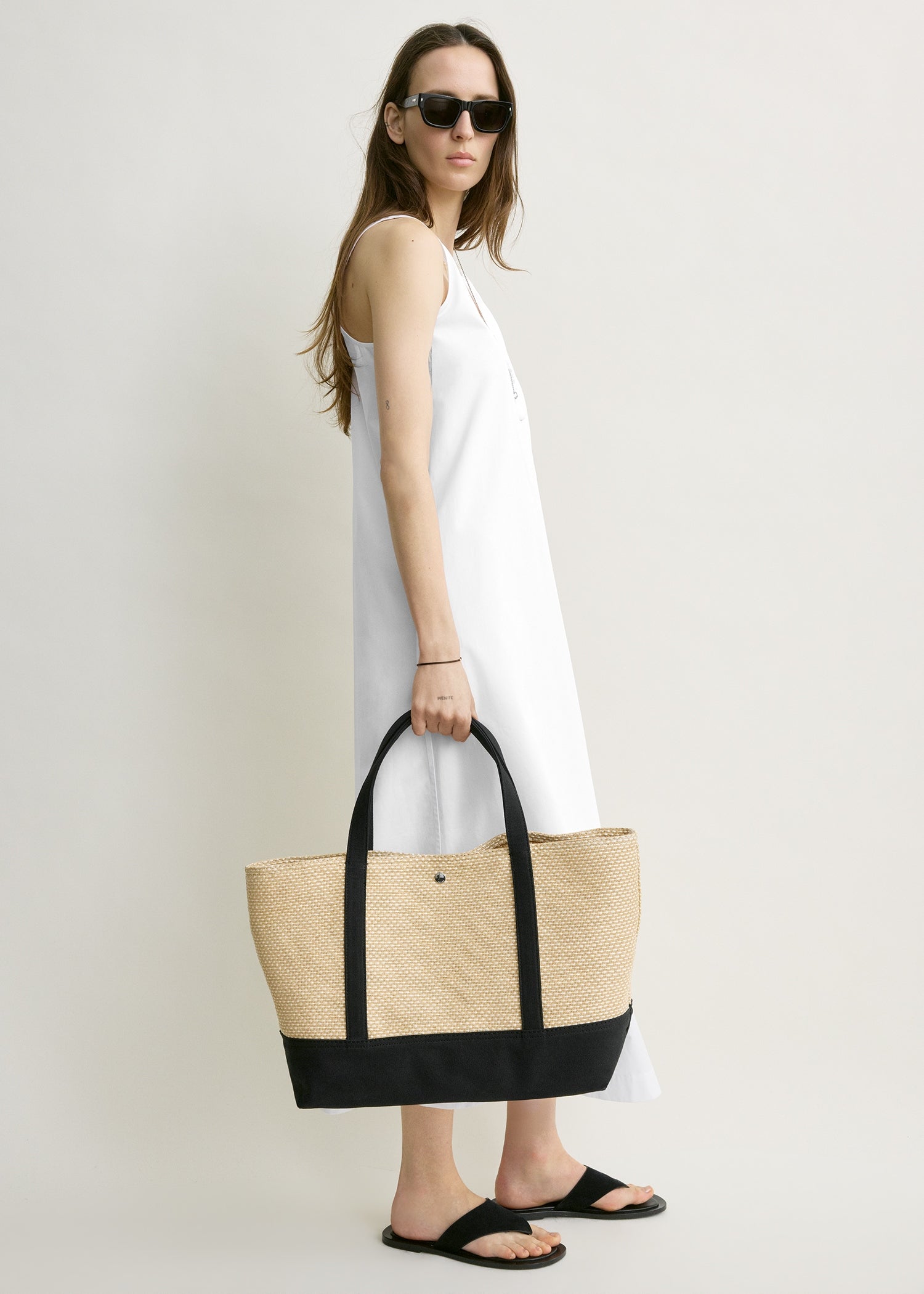 Woven beach tote black/ecru